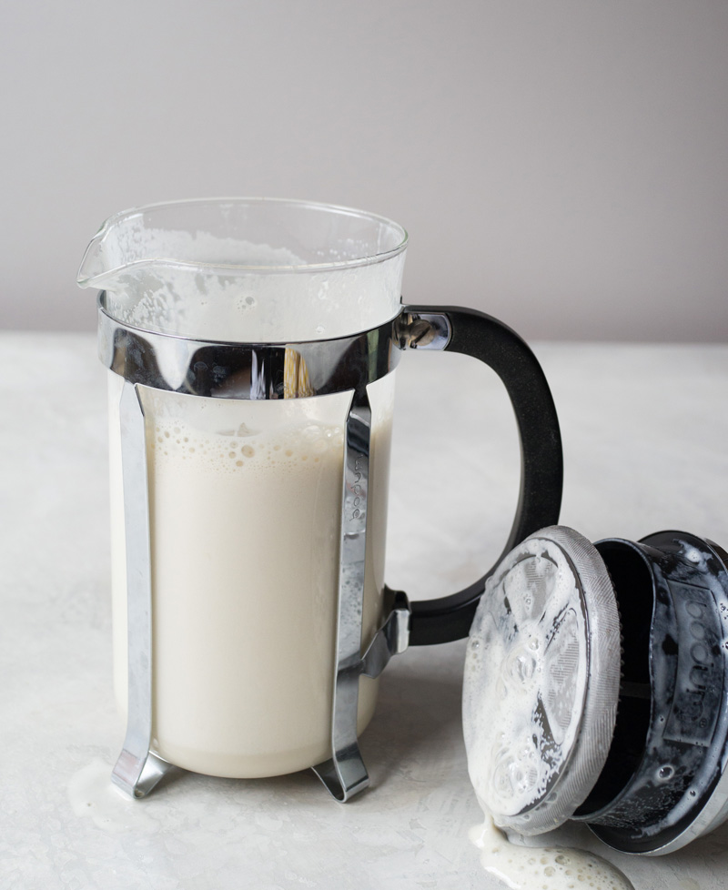 ساختن فوم شیر با فرنچ پرس