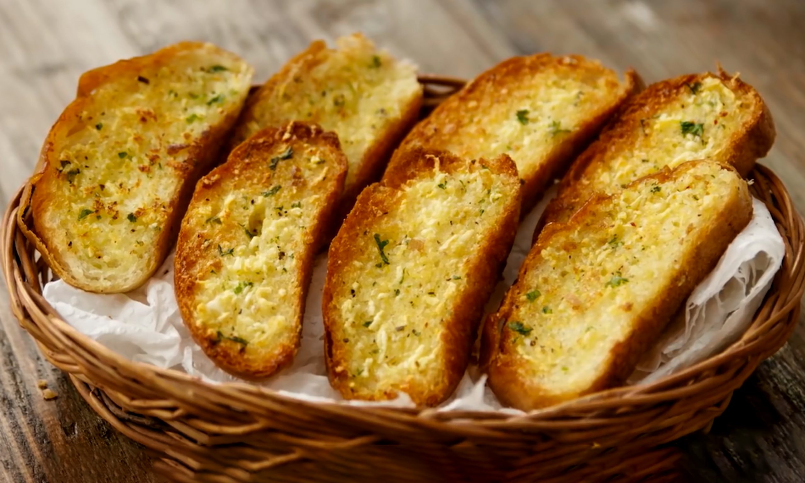[تصویر:  garlic-bread-at-home-scaled_xdyx.jpg]