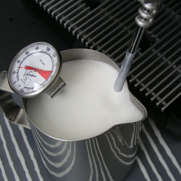 بافت شیر در بهترین حالت برای فوم سازی بین دمای 65 تا 75 درجه سانتی گراد می باشد