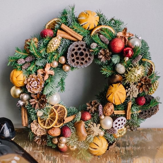[تصویر:  spices-dried-fruit-christmas-wreath-16_qe1m.jpg]