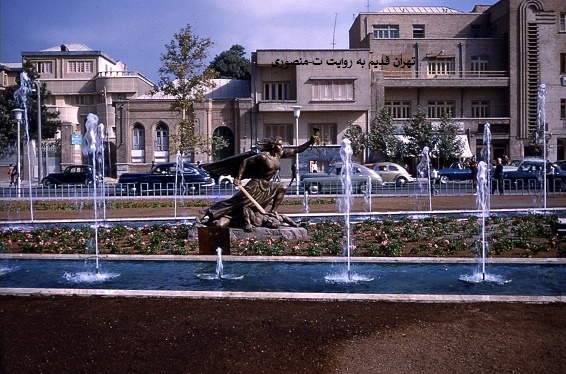 میدان بهارستان